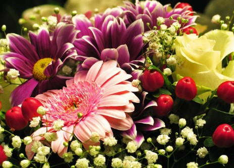 Bouquet anniversaire livraison fleurs fraiches en vase Cupidon Fleuriste